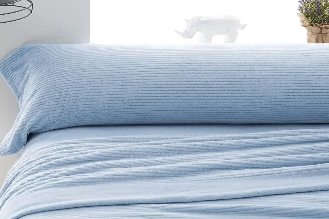 JUEGO SABANAS CORALINA 965 AZUL BURRITO BLANCO