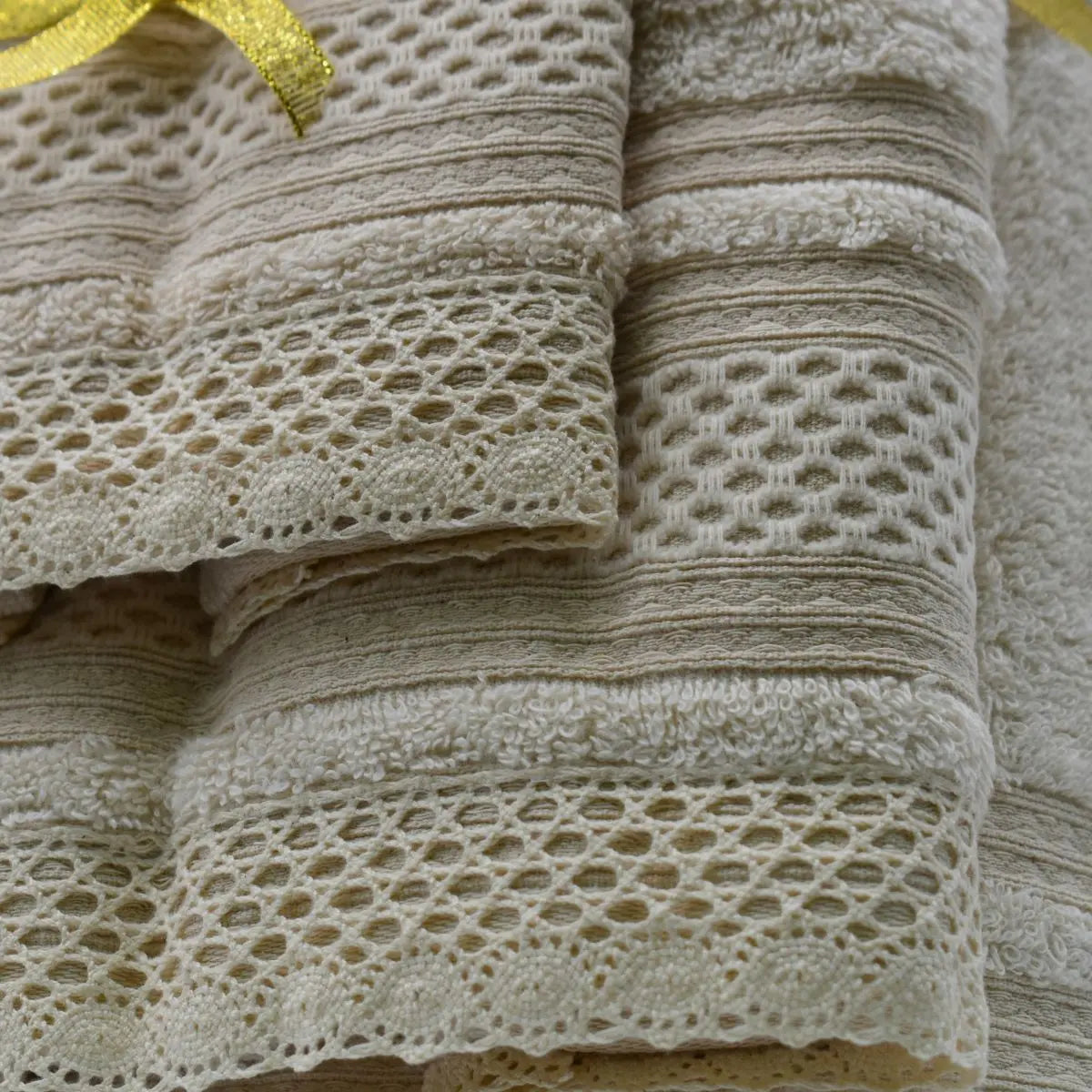 JUEGO DE TOALLAS 500GR 3 PIEZAS RENDA BEIGE