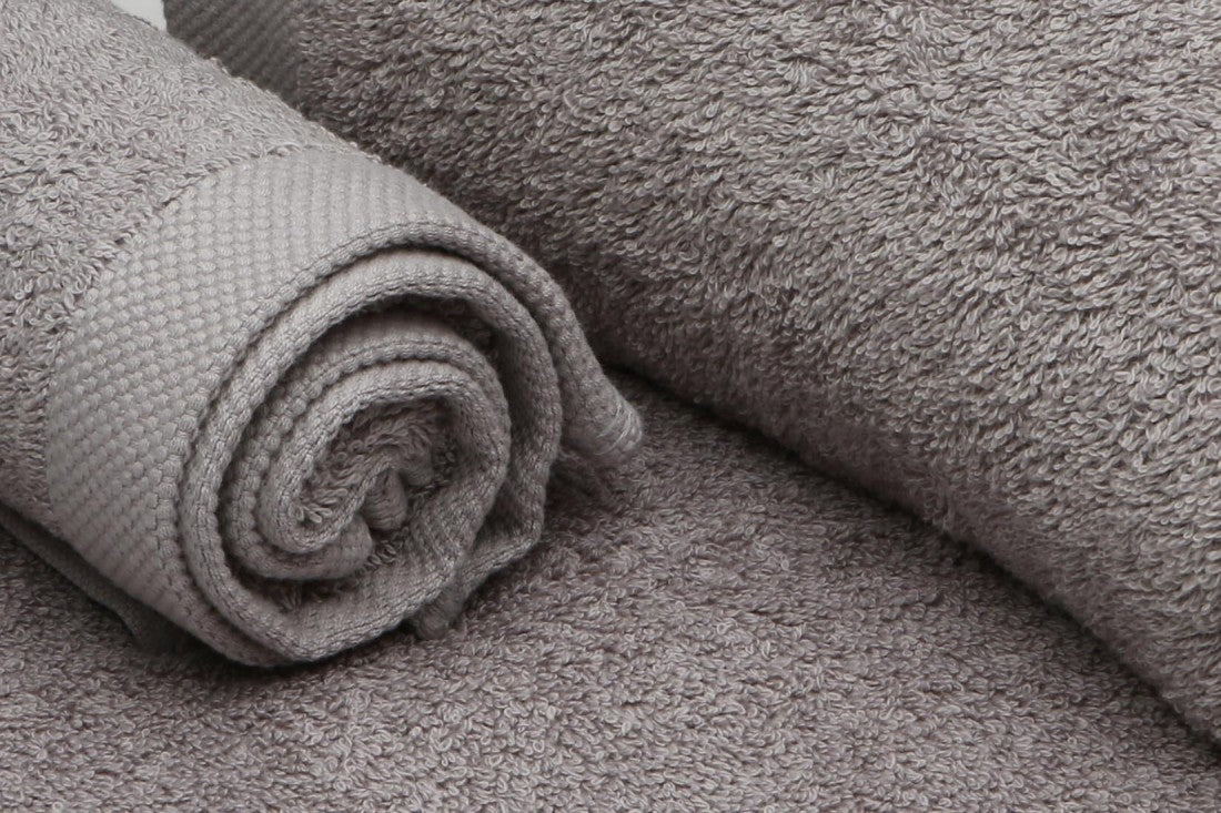 JUEGO DE TOALLAS 080 GRIS BURRITO BLANCO