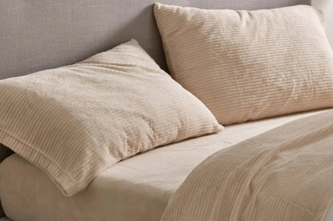 JUEGO SABANAS CORALINA 965 BEIGE BURRITO BLANCO
