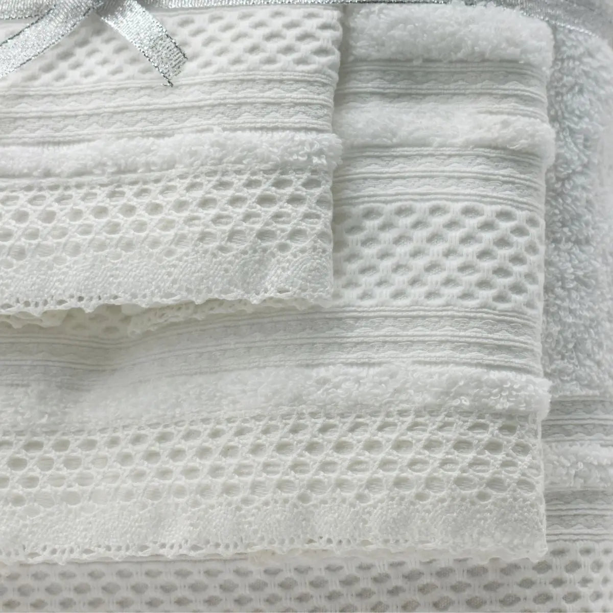 JUEGO DE TOALLAS 500GR 3 PIEZAS RENDA BLANCO