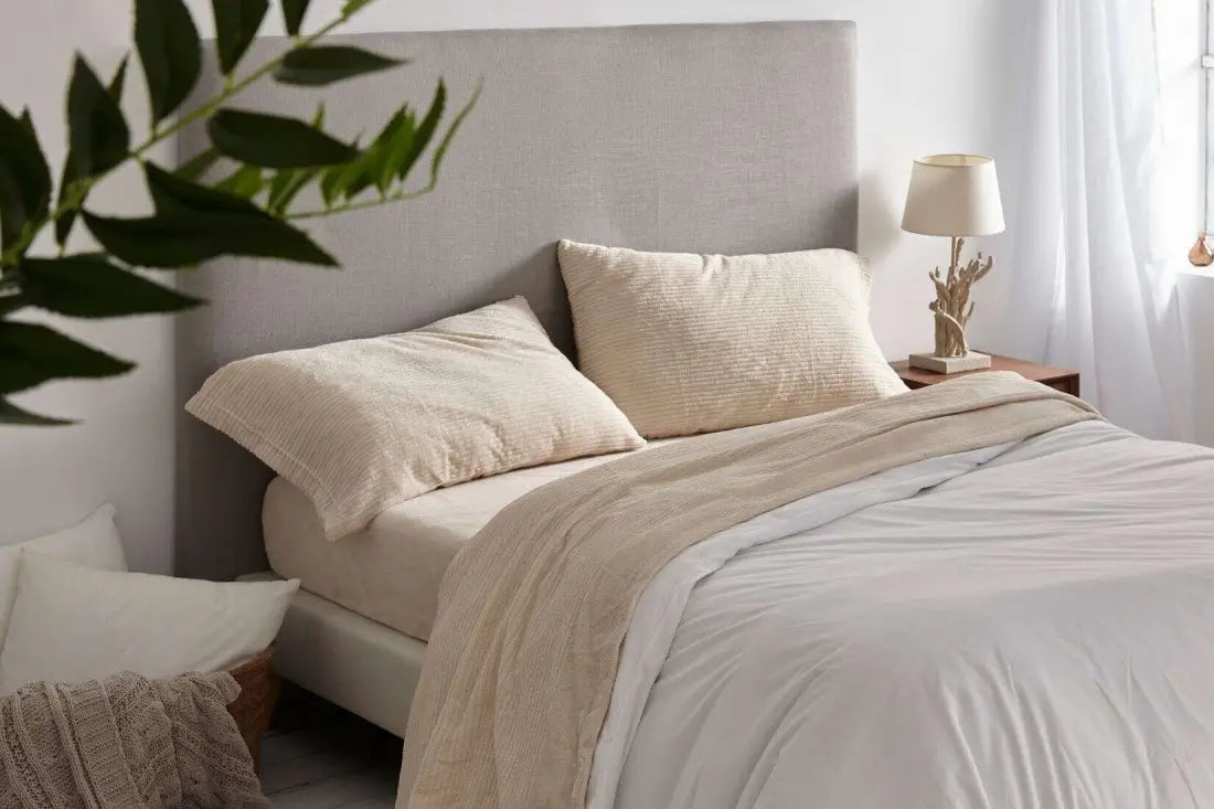 JUEGO SABANAS CORALINA 965 BEIGE BURRITO BLANCO