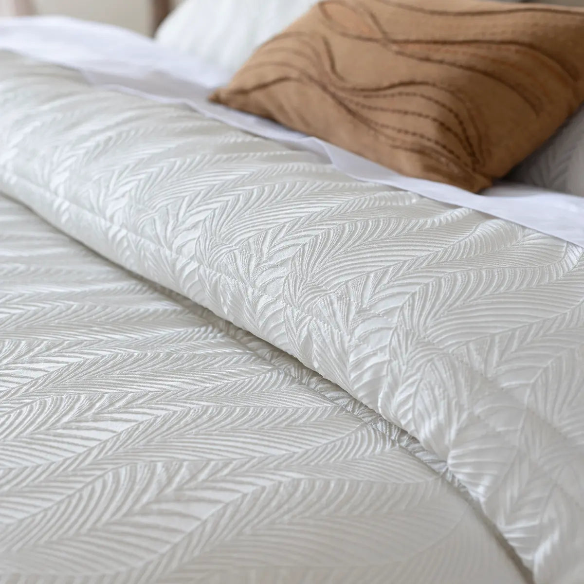 CONFORTER JACQUARD MODELO ARIEL MARFIL SANDECO