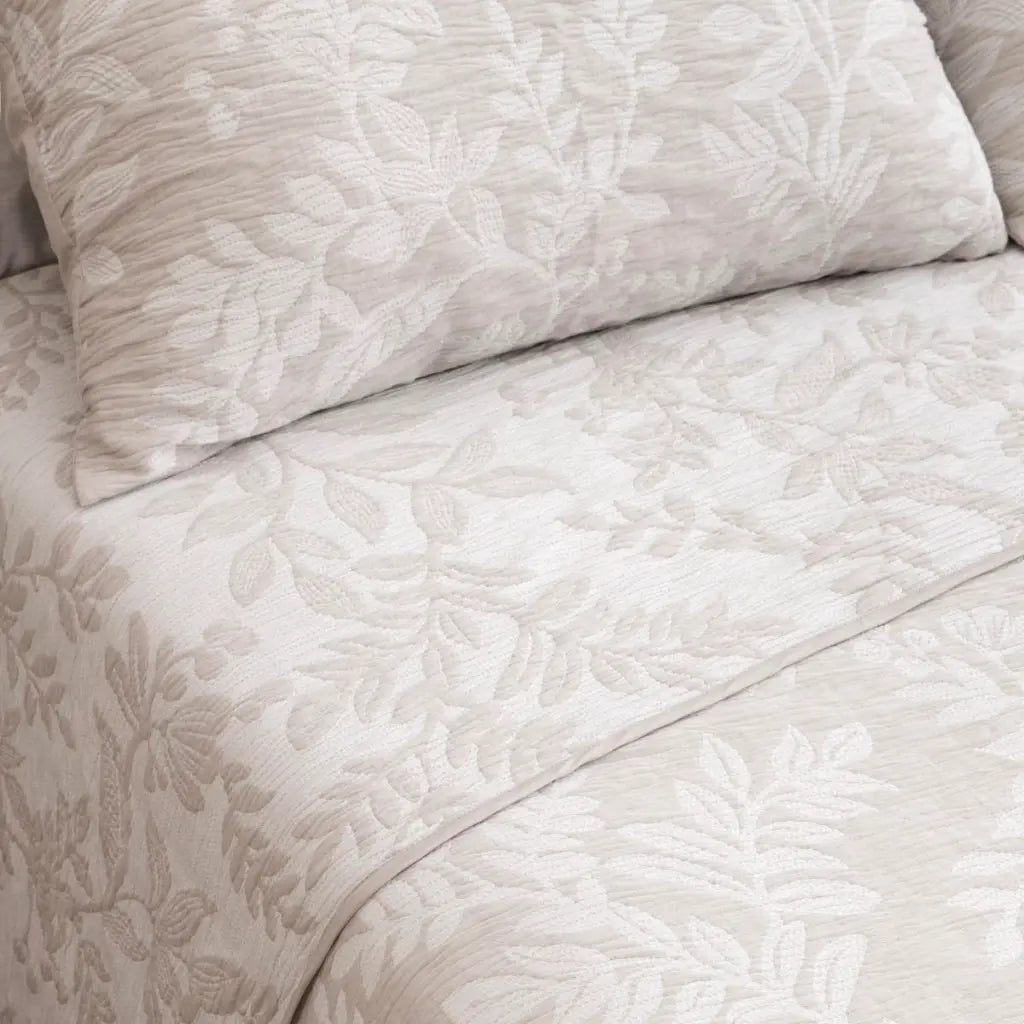 Colcha Jacquard Reversible Gris Indiana – Elegante, Moderna y Ligera para Cama 135 y 150