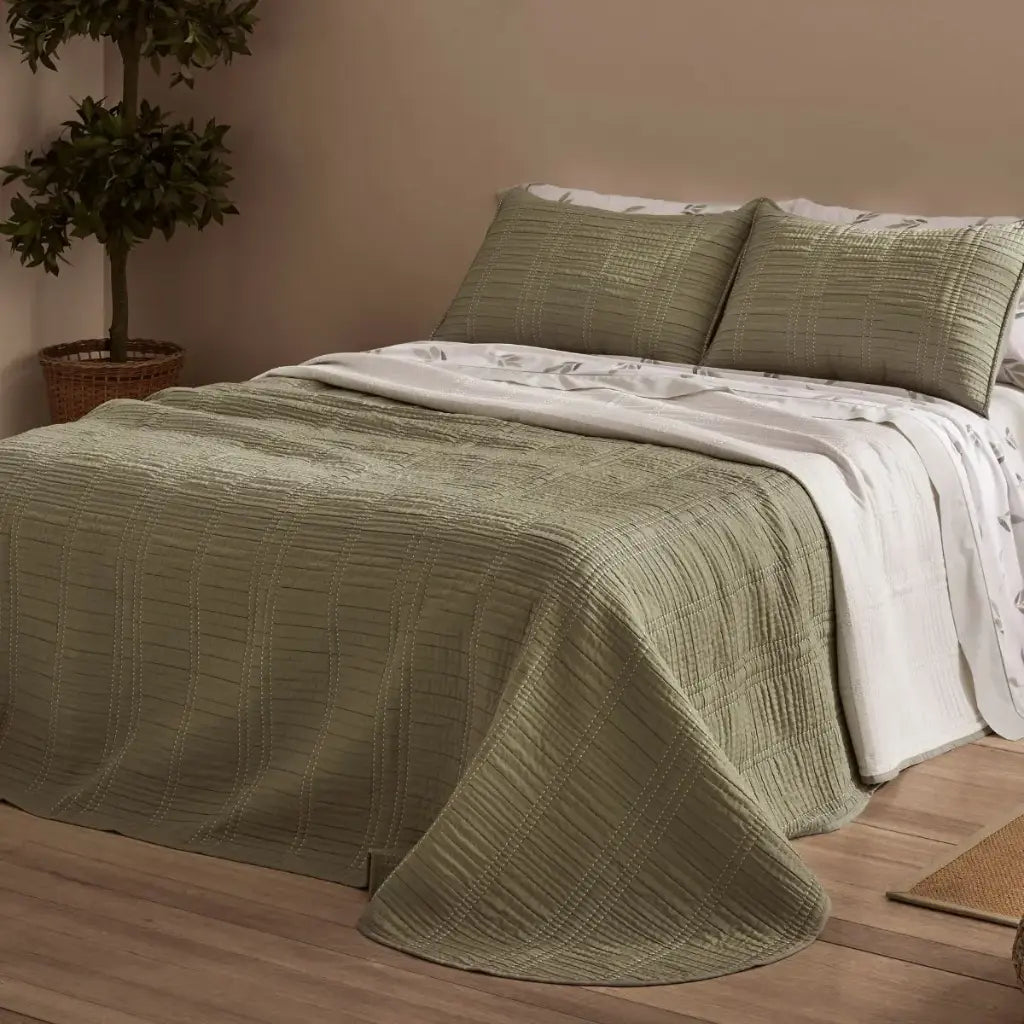 Colcha Reversible Verde Salvia – Minimalista, Moderna y Confortable | Textilov